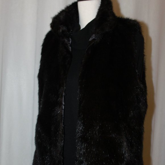 Vera Wang Fur Vest - Picture 2 of 3